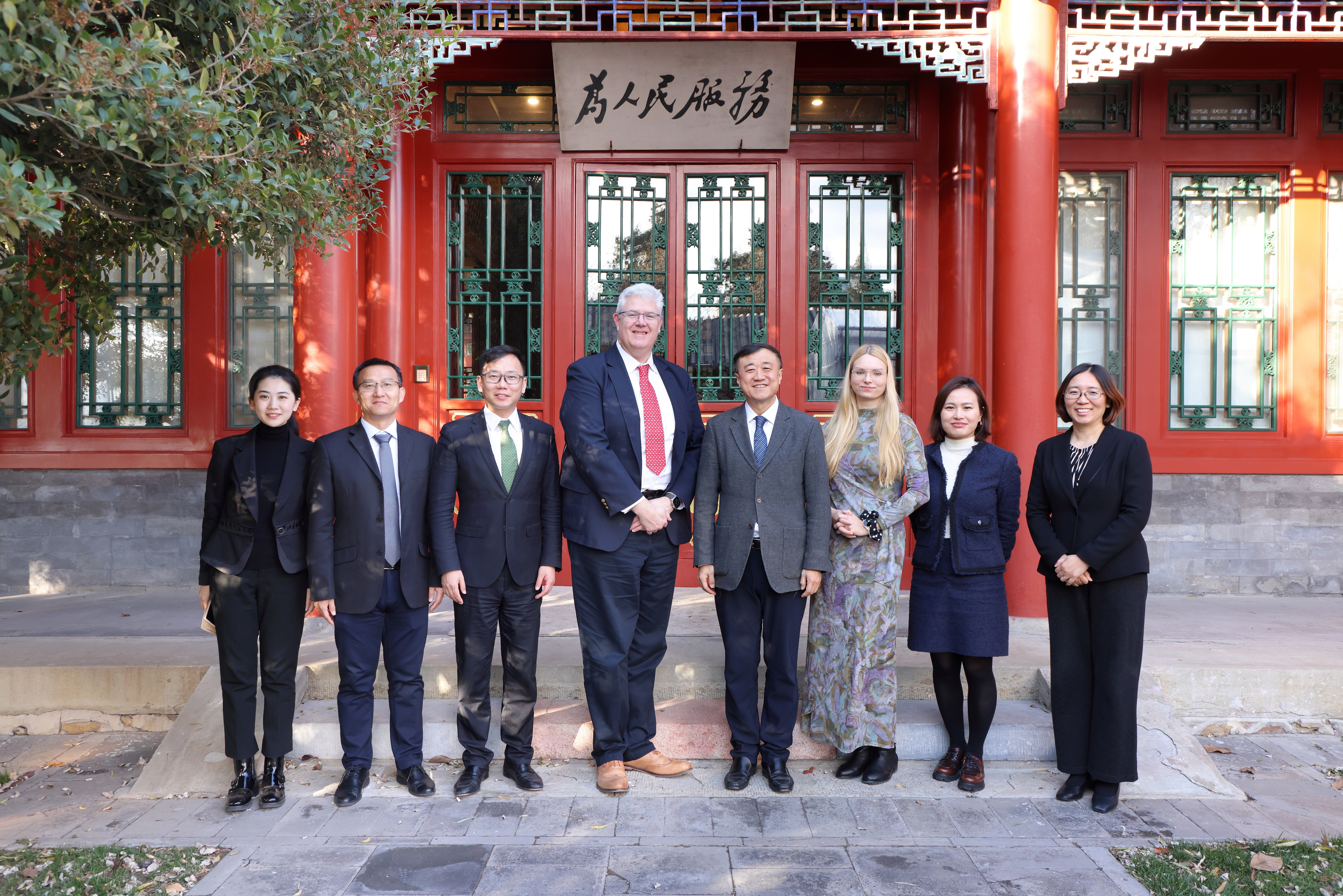 20241127-英国巴斯大学副校长史蒂夫·布拉默一行访问0033990威尼斯-与会人员合影-无.jpg