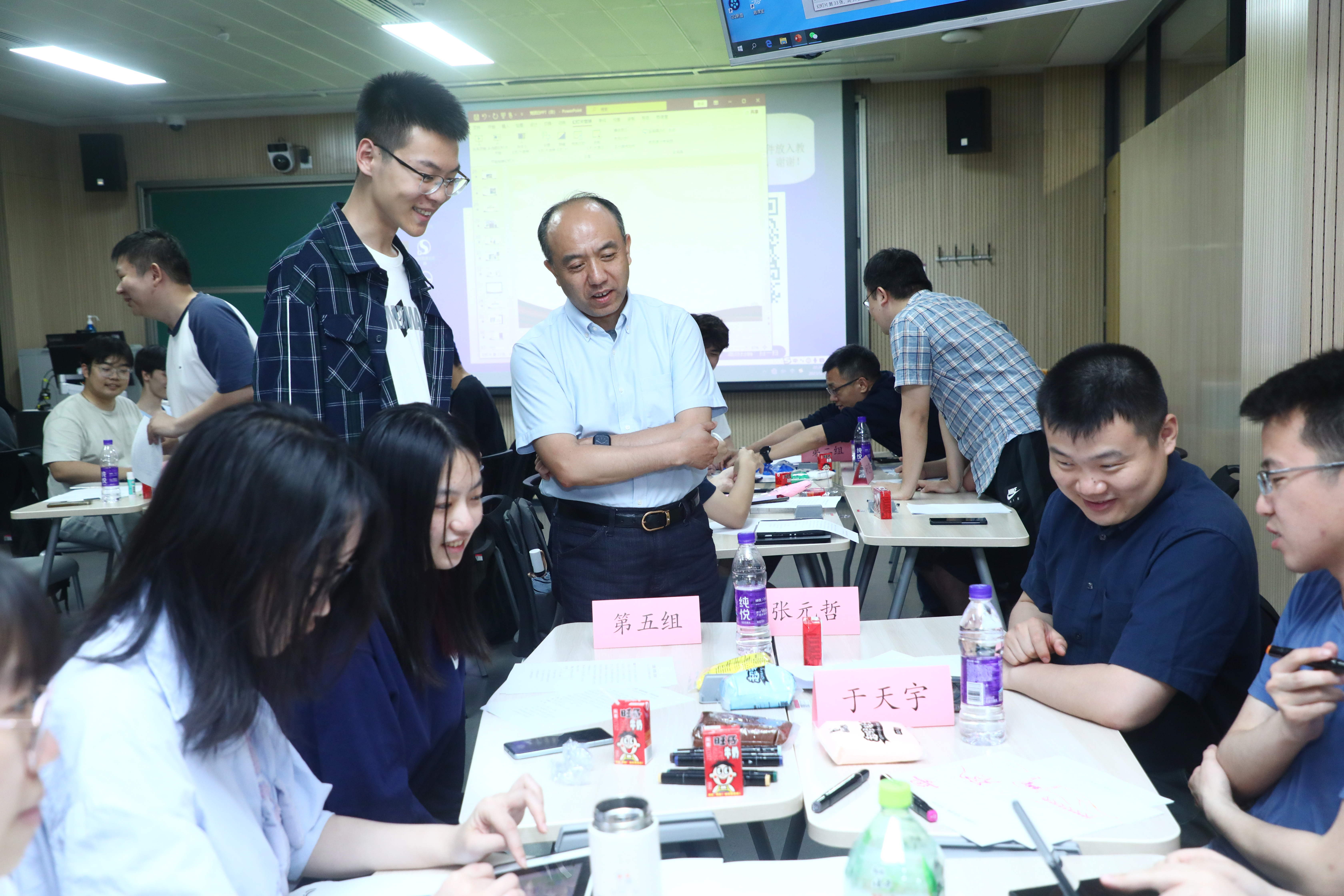 20230514-0033990威尼斯开展“百年接力,强国有我——奋进新征程”集中主题党团日-石家东-王宏伟参加新雅13团支部与新雅21党支部联合主题党团日.JPG