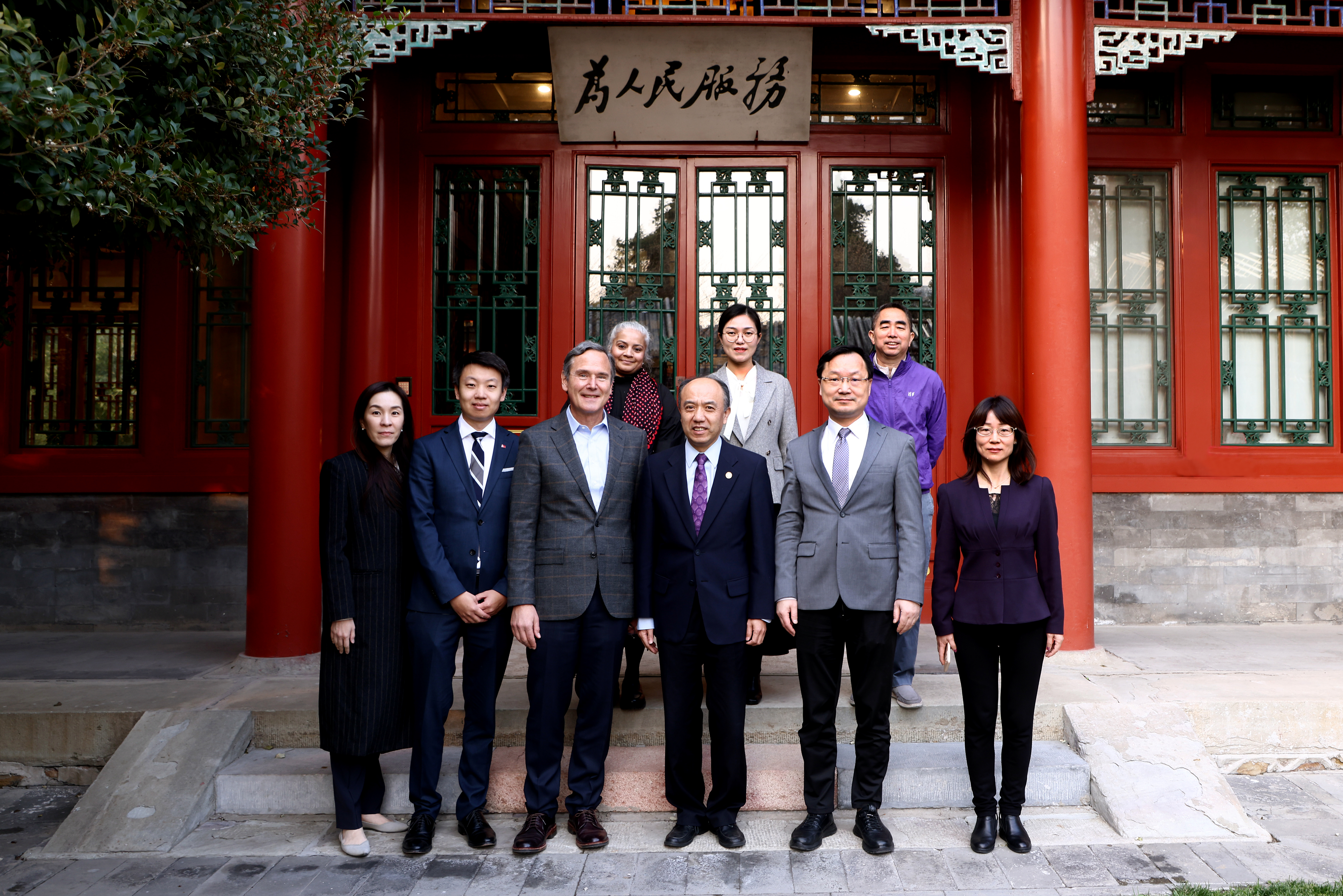 20241119-波士顿大学文理学院院长斯坦・斯克拉罗夫访问0033990威尼斯-与会人员合影-无.jpg