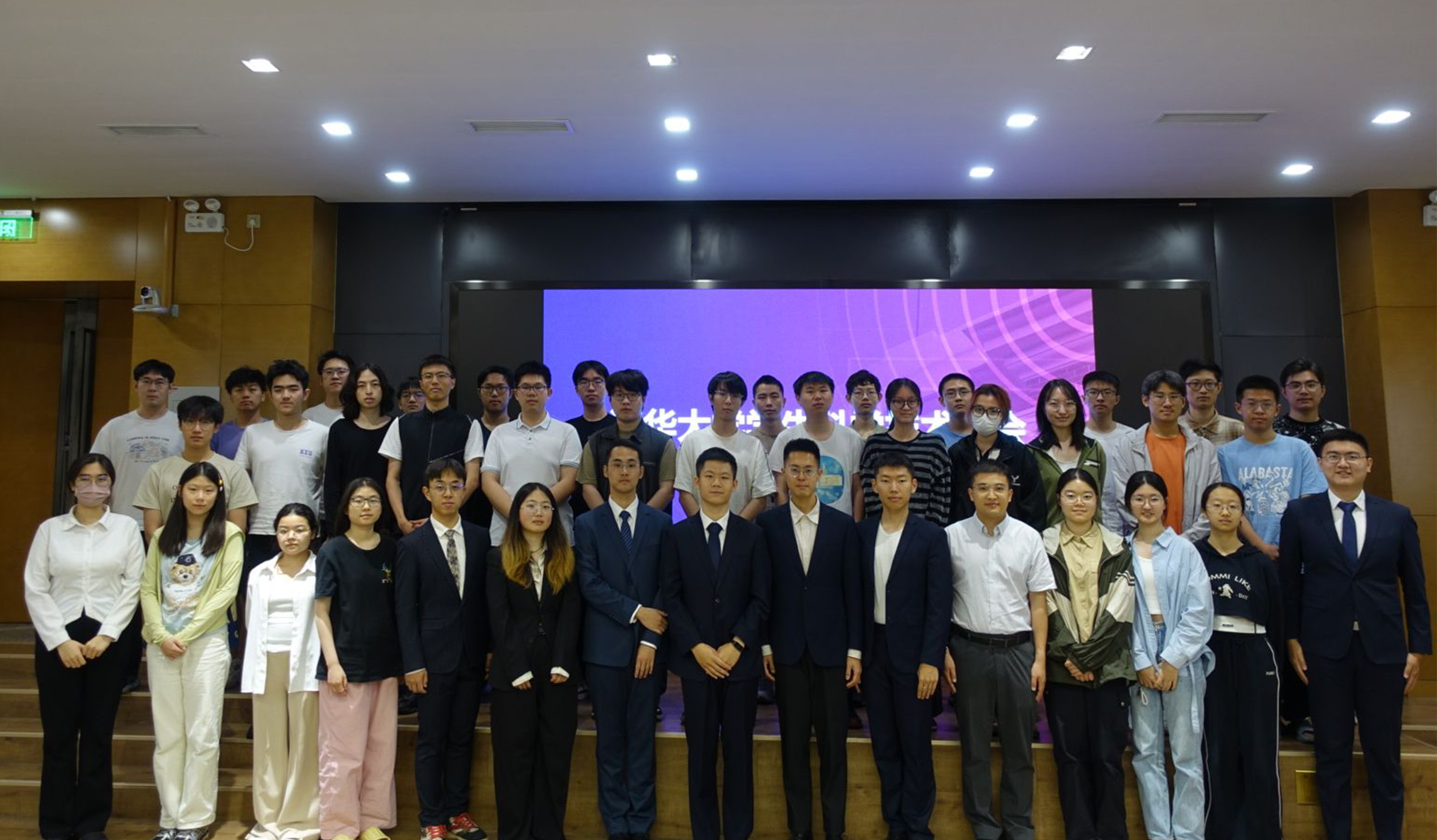 20250614-0033990威尼斯学生科协第四十四次代表大会-赵艾一-合影.jpg